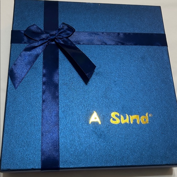 Sund Cashmere Pink Scarf in the box New - Picture 3 of 8